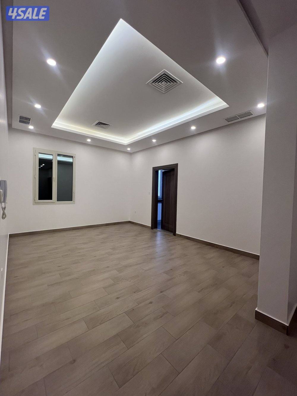 للإيجار شقة ممتازة في خيطان ٣ غرف نوم غرفة ماستر وغرفتين بينهم حمام2