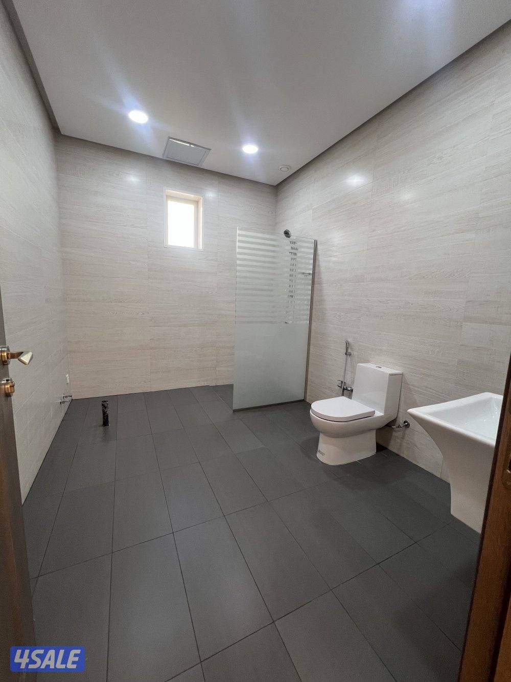 للإيجار شقة ممتازة في خيطان ٣ غرف نوم غرفة ماستر وغرفتين بينهم حمام8