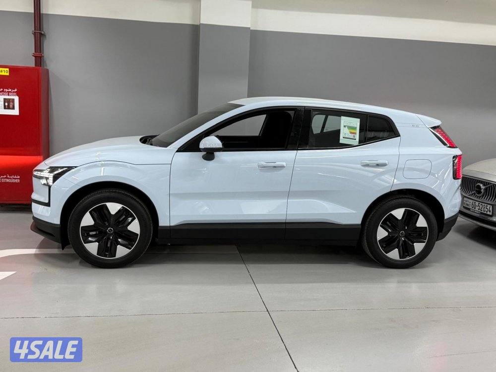 فولفو EX30 2025 جديدة اصفار2