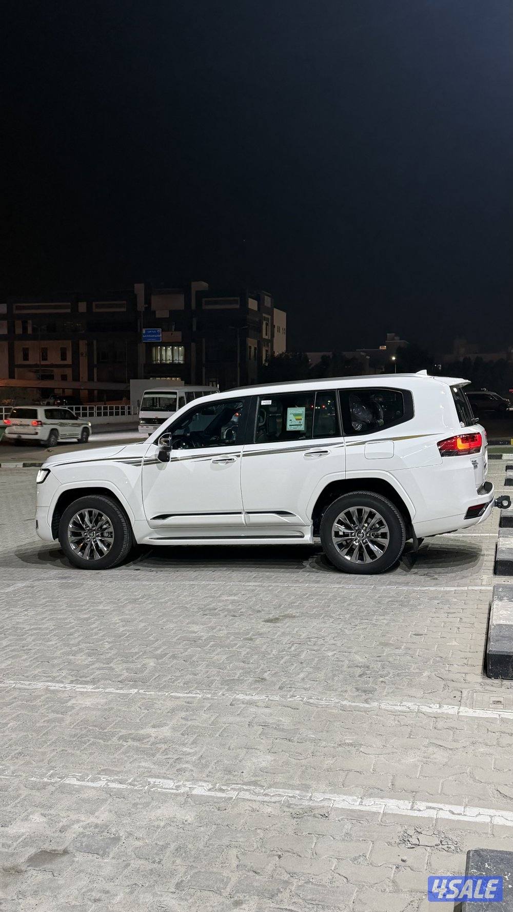 VX.R 2024 ابيض ثلجي0