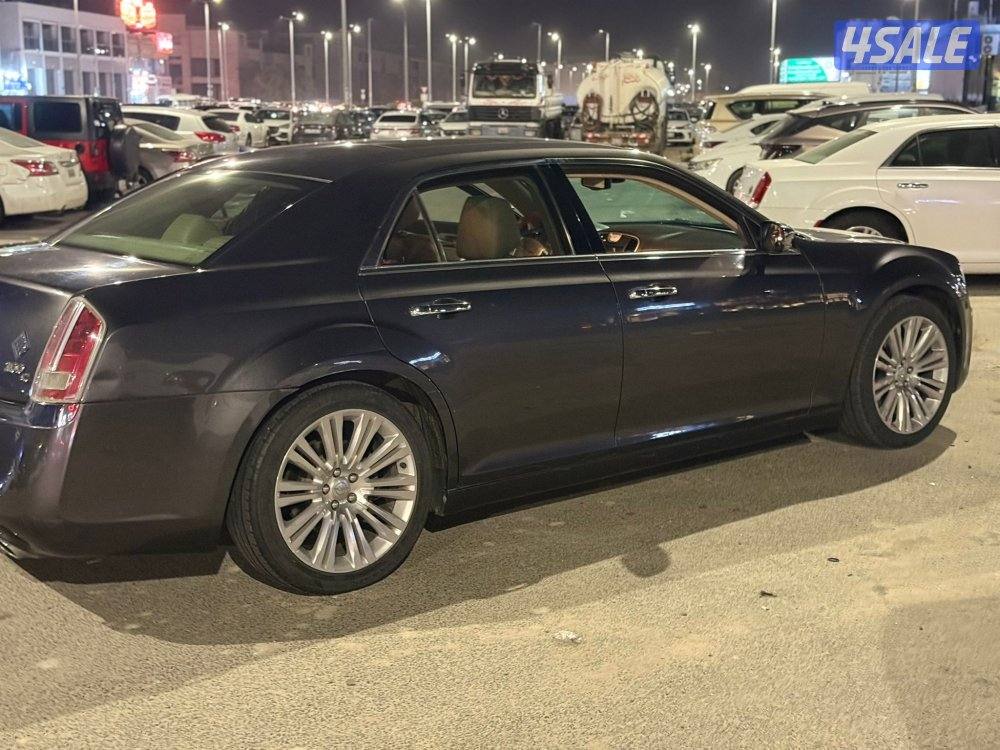 كرايزلر 2014 عداد 133  /6سلندر/كامل المواصفات فتحه بنوراما15