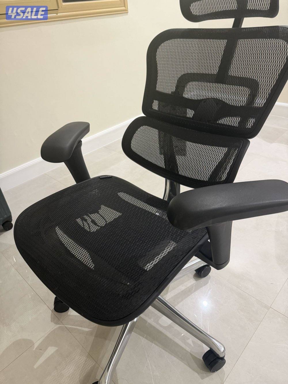 ERGONOMIC CHAIR مستعمل ٣ شهور تقريبا شبه جديدERGOHUMAN PROJECT 2 كرسي2