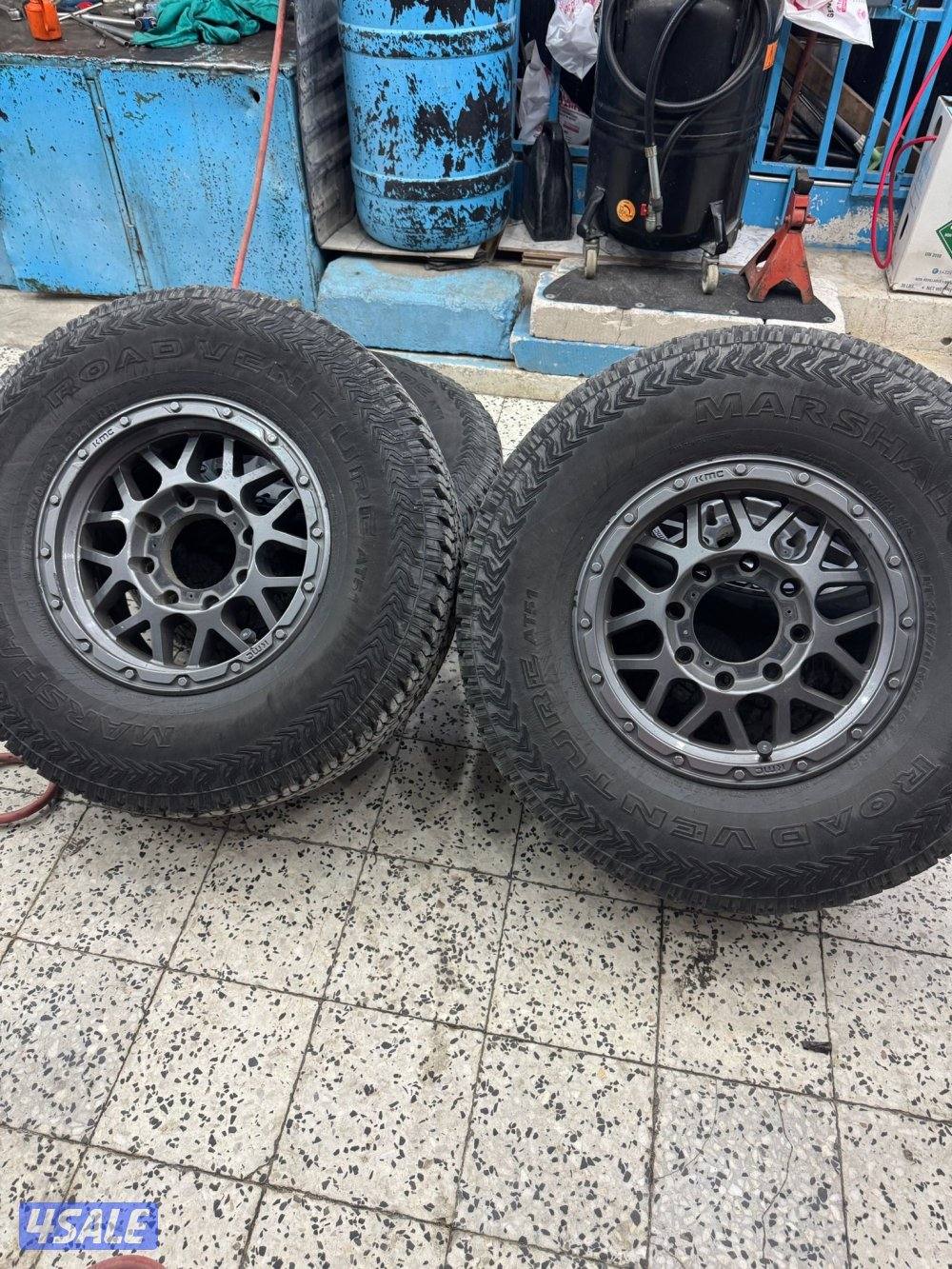 للبيع ٤ رنقات و٤ تواير و٤ طوس0