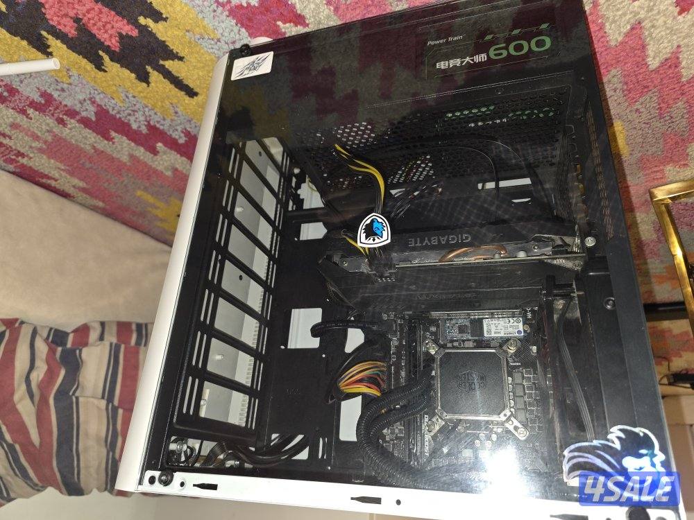 بي سي قيمنق مع كامل اغراضه ومع سكان1