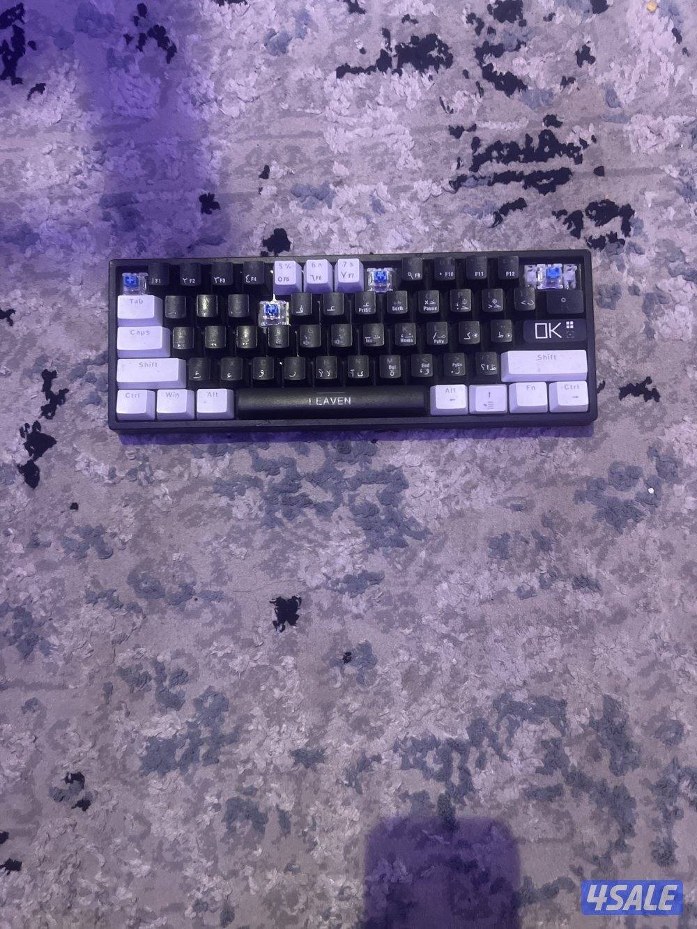 كيبورد  بلو سويتش مافي شي إلا n ماشتغل و ٤ حبات كيكابس ضايعه0