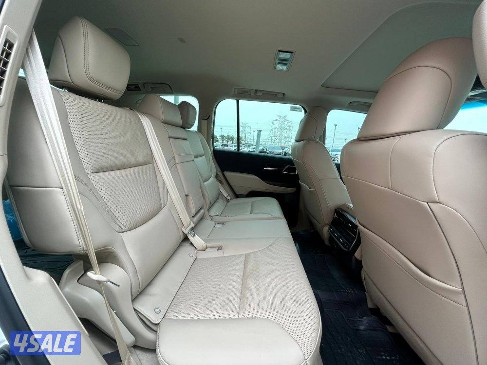 لاند كروزر VX.R AEROs twin turbo.V6 موديل 2024 ماشى 33.000 k.m وارد4