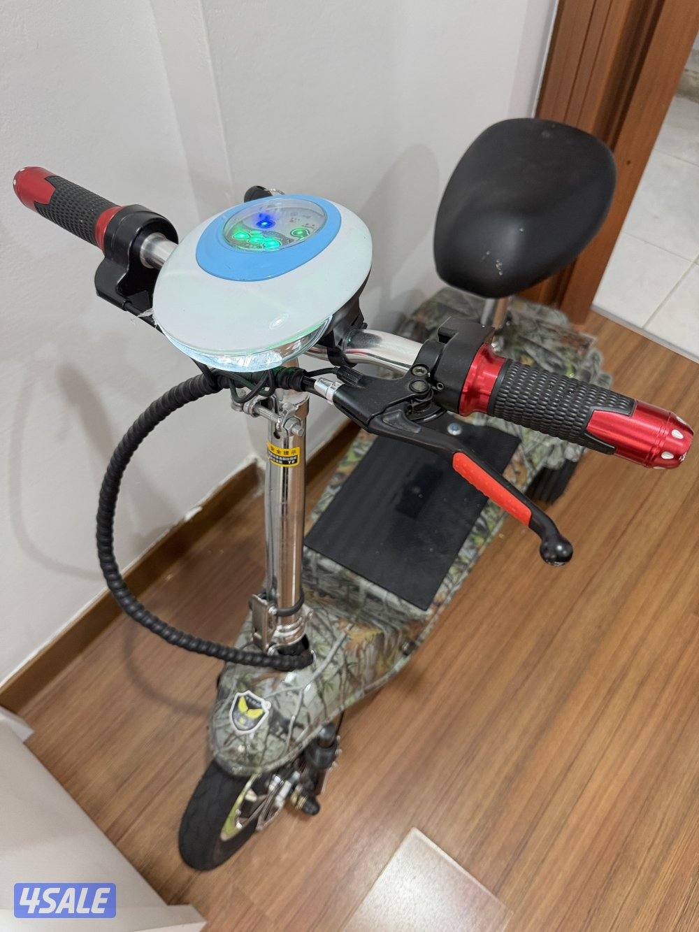 للبيع اسكوتر كالجديد للتواصل0