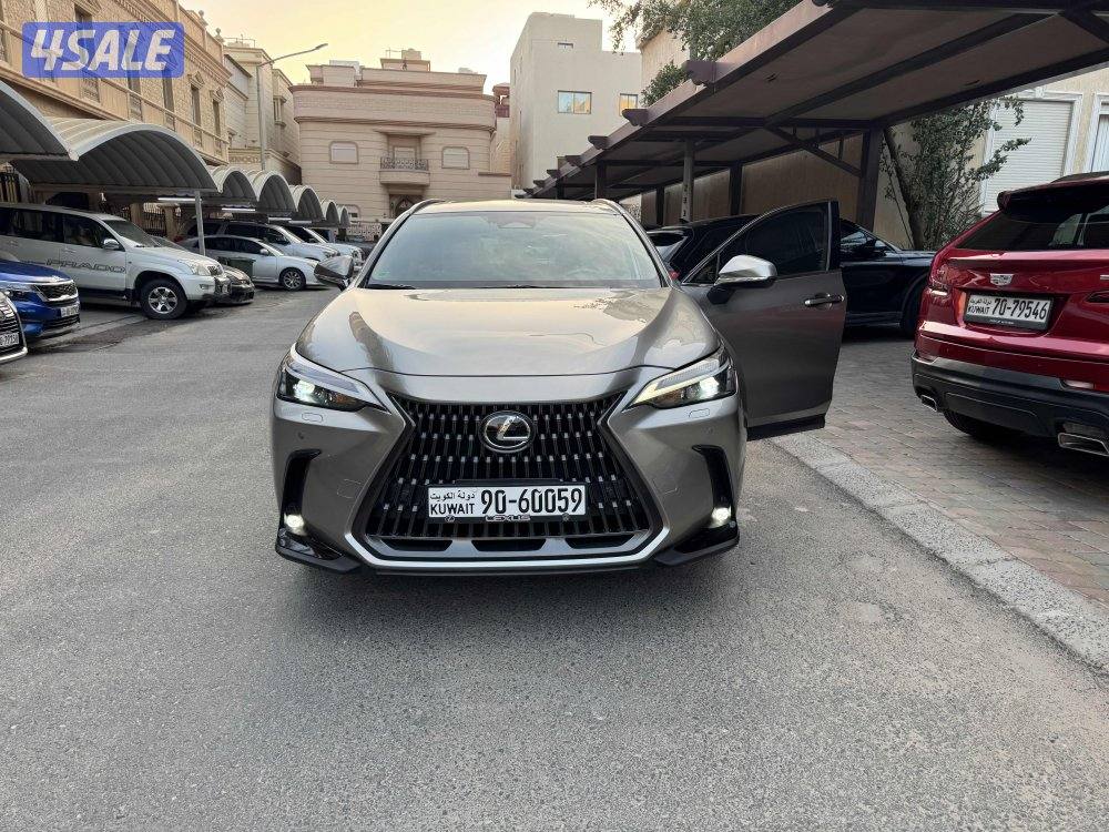 للبيع لكزس nx موديل ٢٥ ماشي ١٣٠٠1