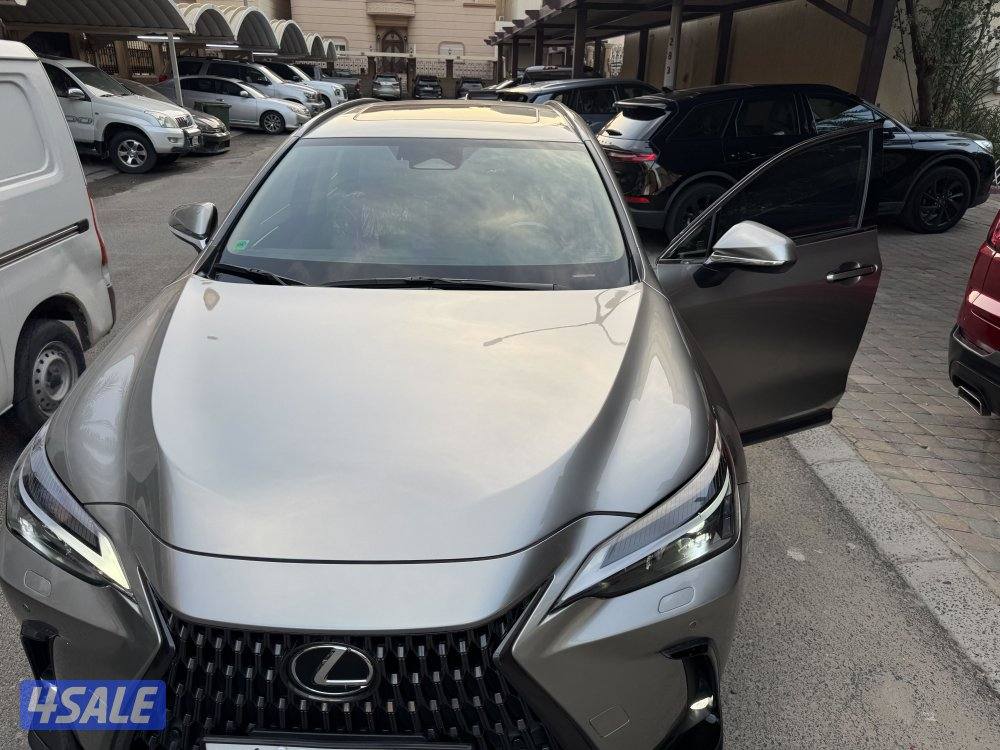 للبيع لكزس nx موديل ٢٥ ماشي ١٣٠٠3