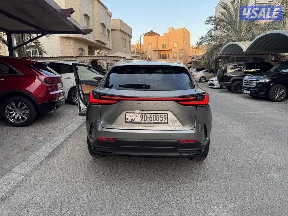 للبيع لكزس nx موديل ٢٥ ماشي ١٣٠٠5
