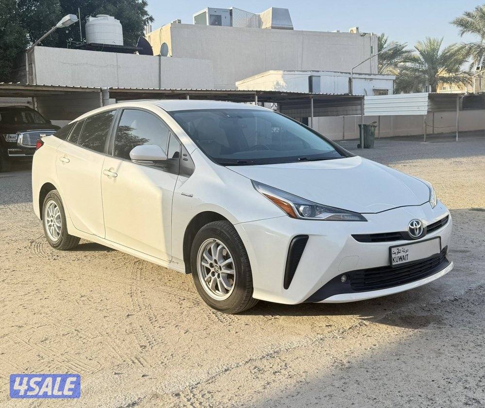 Toyota Prius 2019 Hybrid تويوتا بريوس هايبرد ابيض0