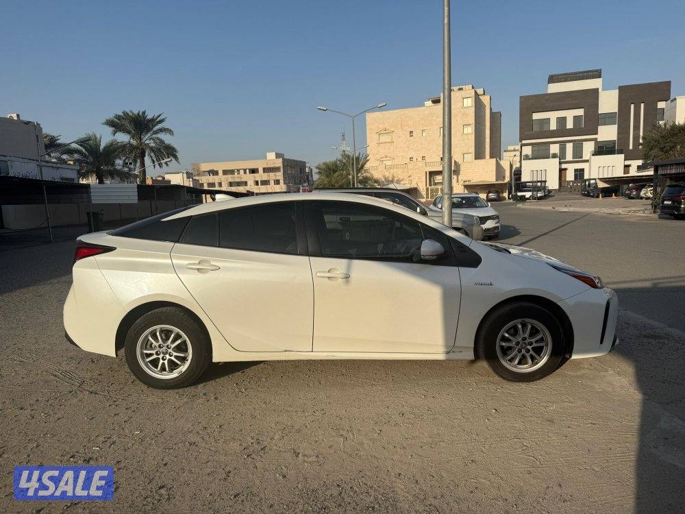 Toyota Prius 2019 Hybrid تويوتا بريوس هايبرد ابيض3