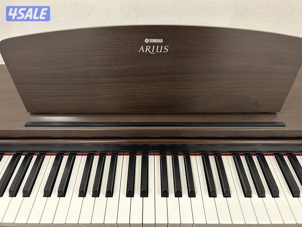 Yamaha piano in excellent condition1