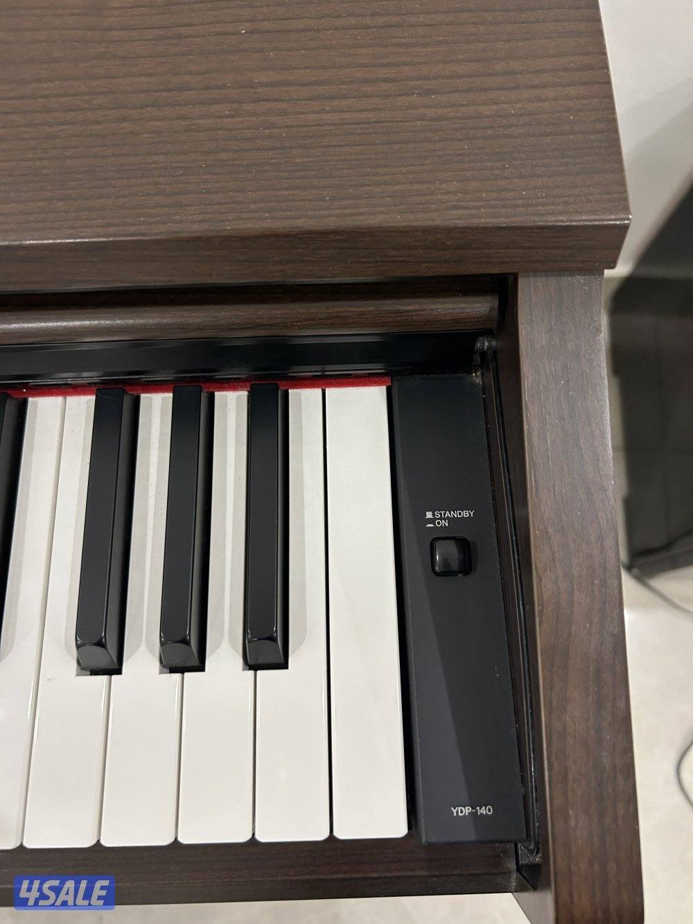 Yamaha piano in excellent condition2