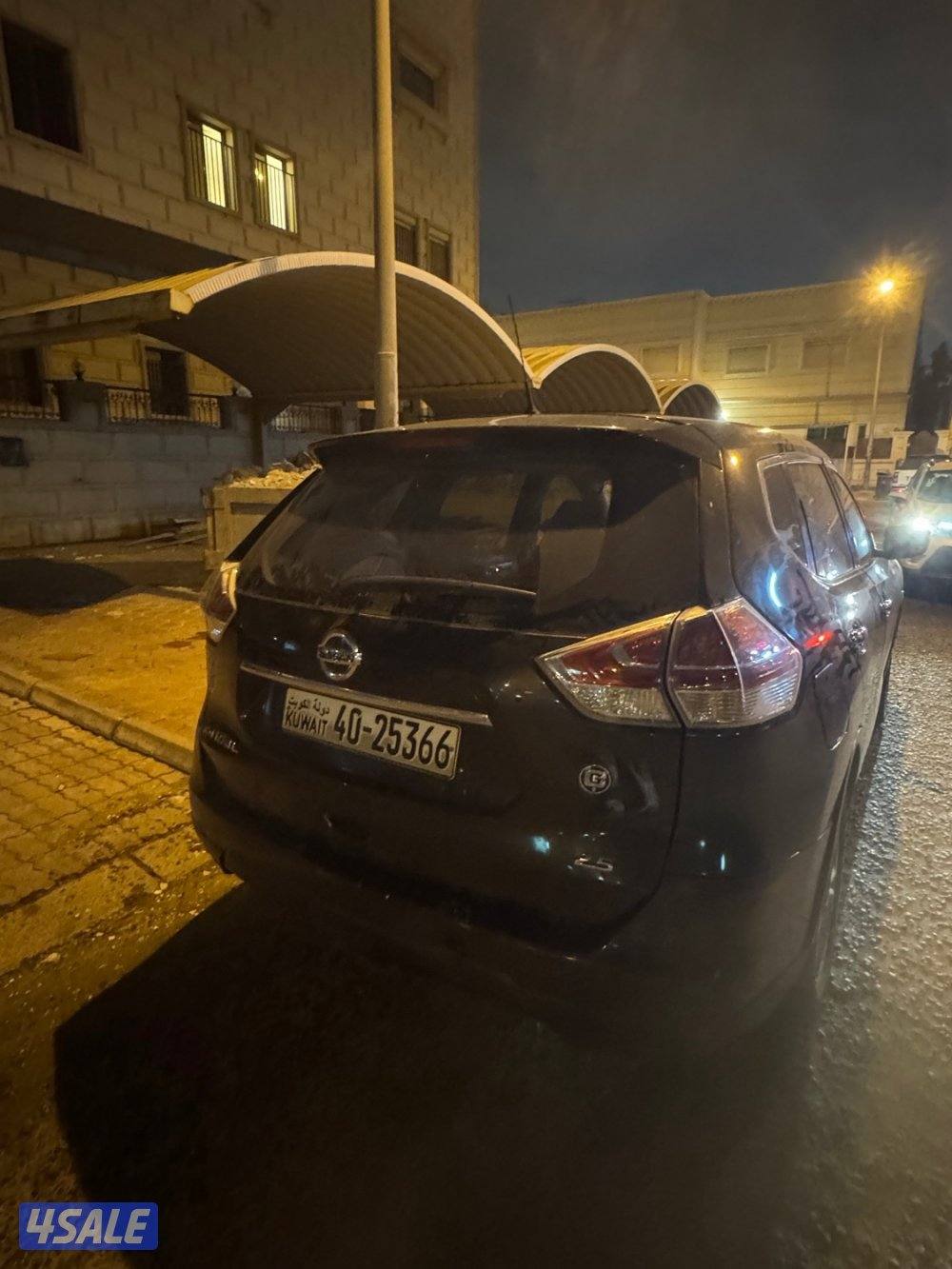 السياره بالحجز عليها مخالفات قيمتها ١١٣٠ نروح انا ووياك نسدد و نحولها0