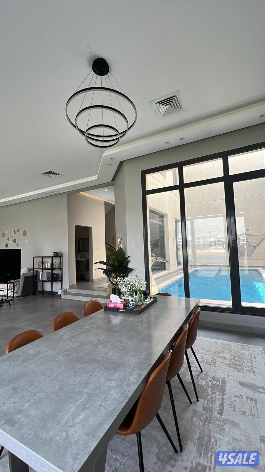 شاليهvip صف اول على البحر كامل غير مقسوم اثاث راقي لايوجدسنوي5