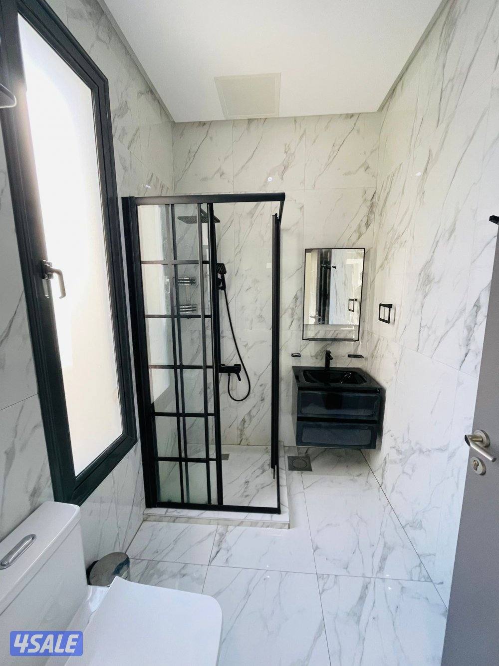 شاليهvip صف اول على البحر كامل غير مقسوم اثاث راقي لايوجدسنوي7