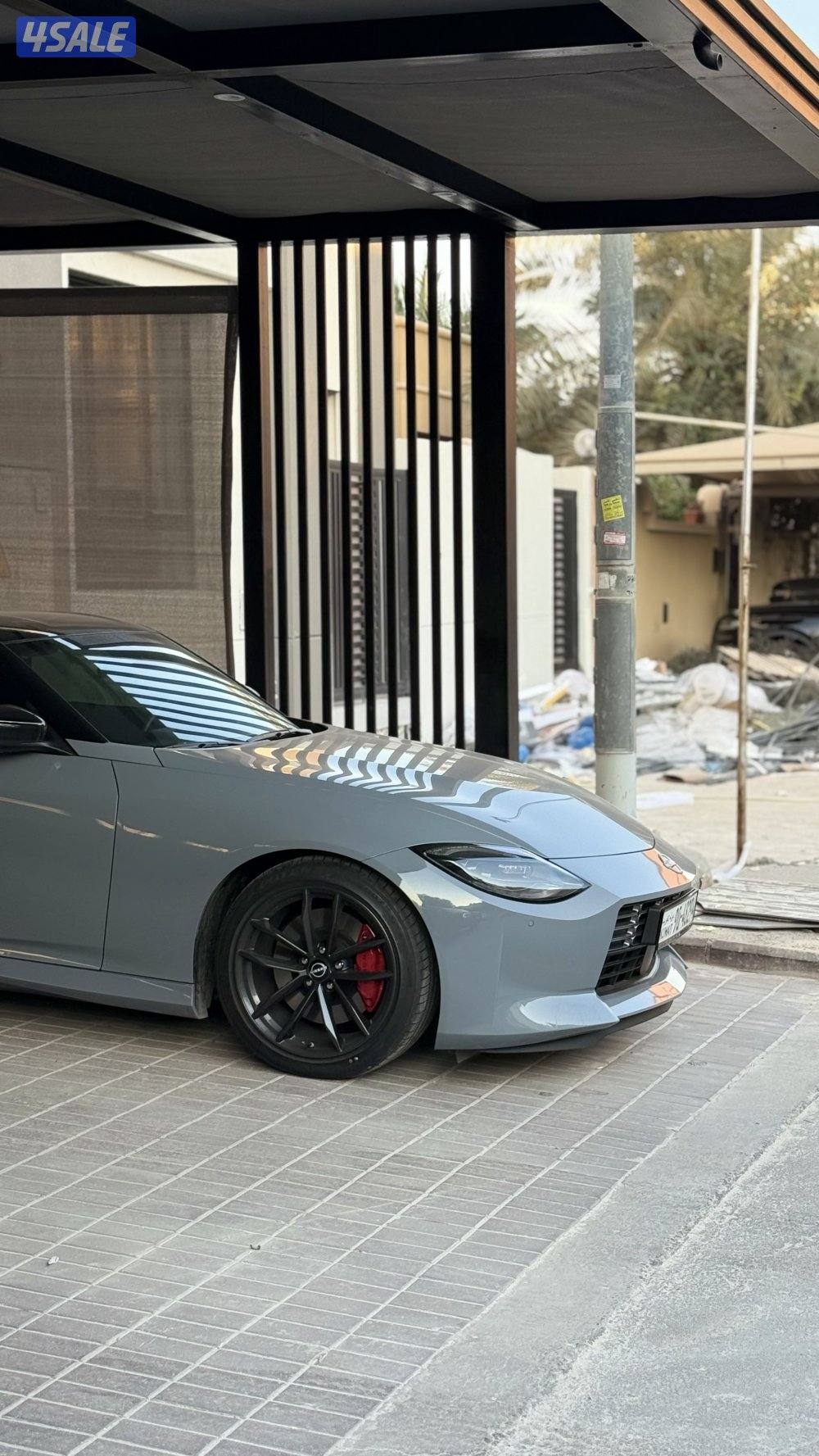 للبيع نيسان  Z قير اوتوماتيك بحالة الوكالة  استعمال يومي1