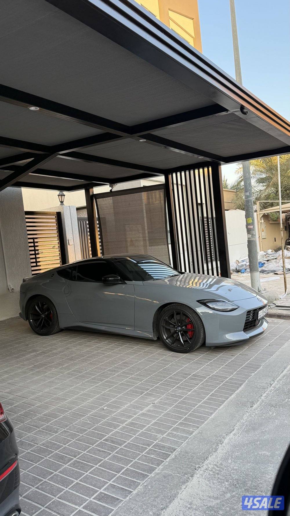 للبيع نيسان  Z قير اوتوماتيك بحالة الوكالة  استعمال يومي2