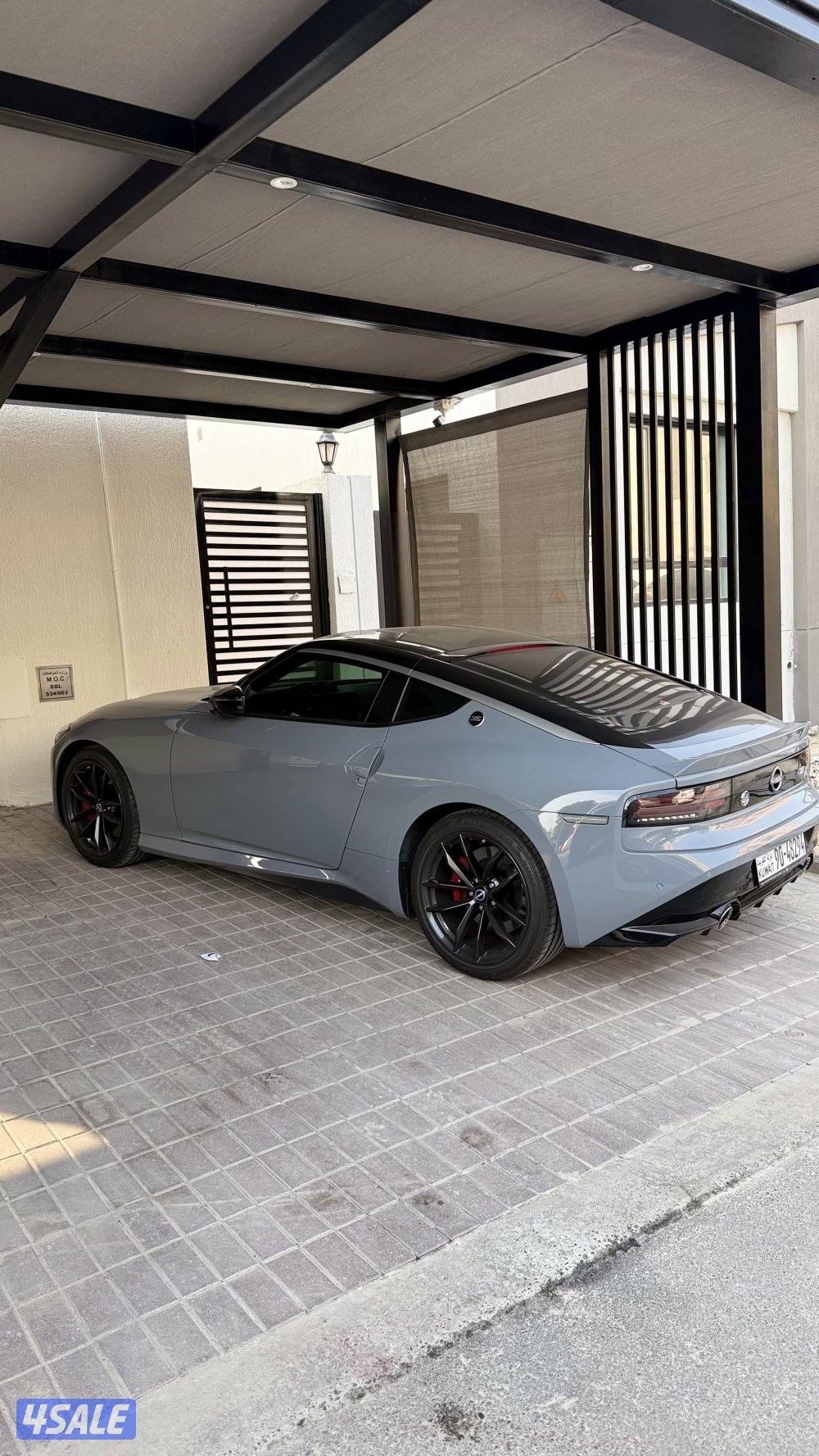 للبيع نيسان  Z قير اوتوماتيك بحالة الوكالة  استعمال يومي3