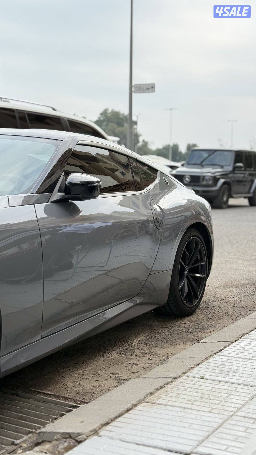 للبيع نيسان  Z قير اوتوماتيك بحالة الوكالة  استعمال يومي4