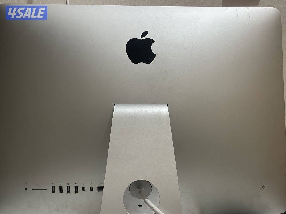 Apple iMac (21.5-inch, late 2013) with magic keyboard and mouse2