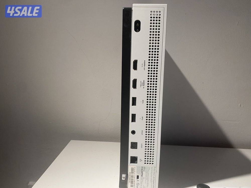 اكس بوكس ون إس بحالة ممتازة قابل للسوم1