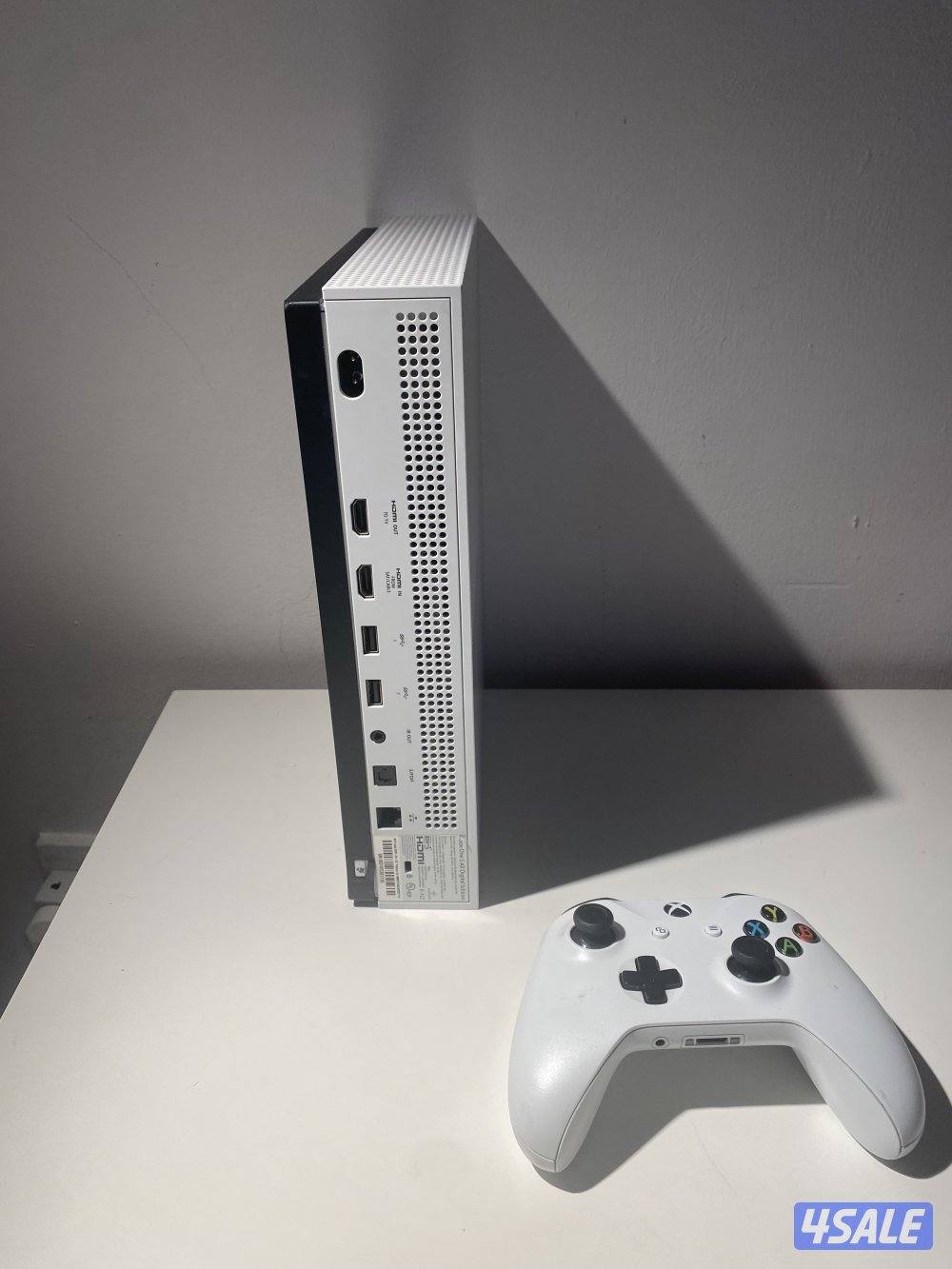 اكس بوكس ون إس بحالة ممتازة قابل للسوم2