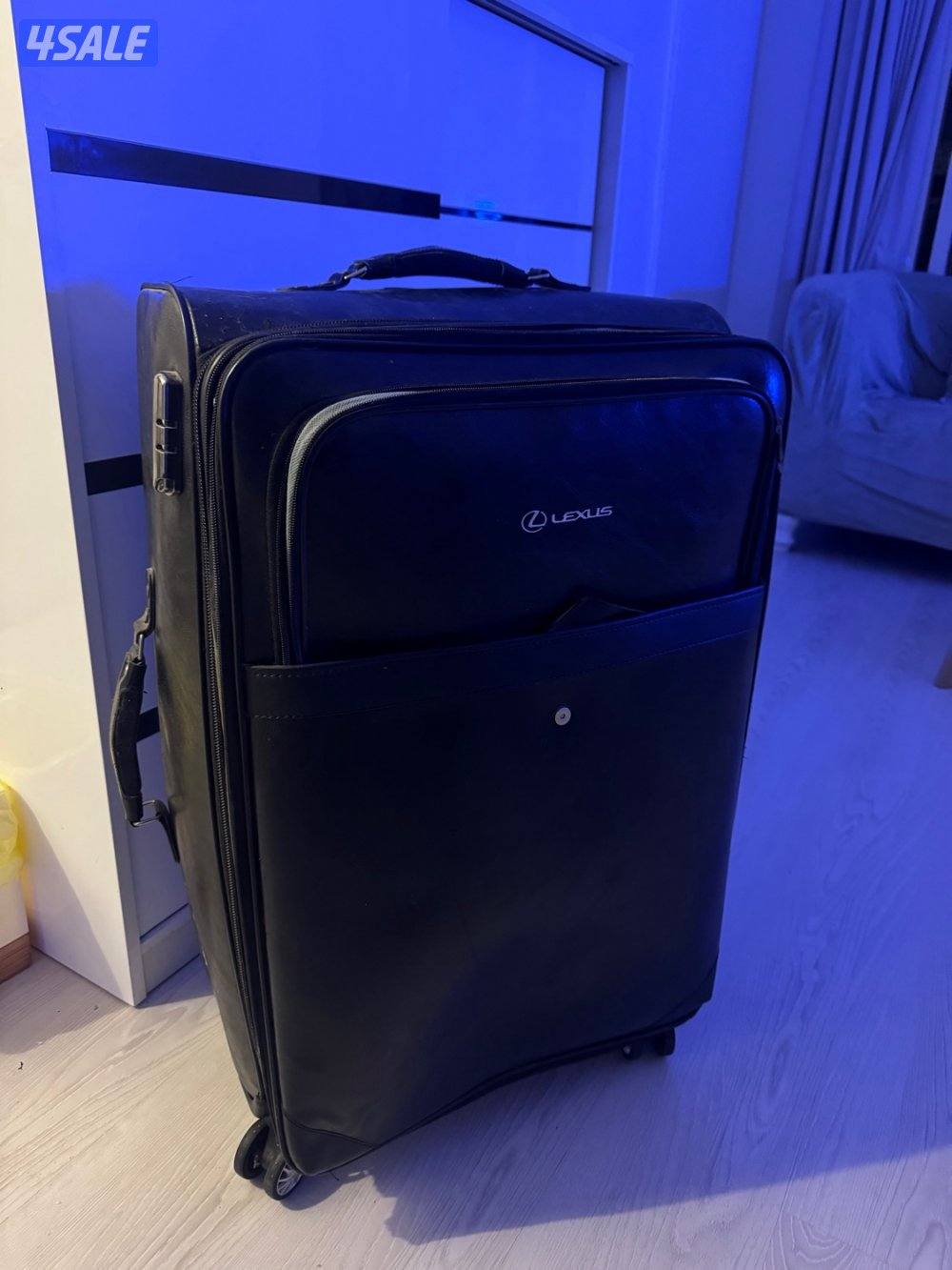 جنطه سفر 🧳 وكالة لكزس الكويت يايه هدية مع السياره0