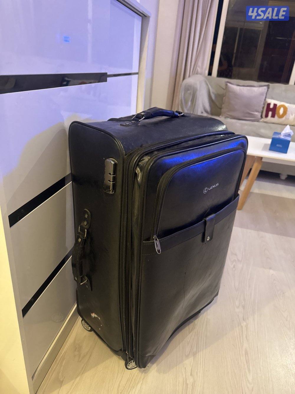 جنطه سفر 🧳 وكالة لكزس الكويت يايه هدية مع السياره1