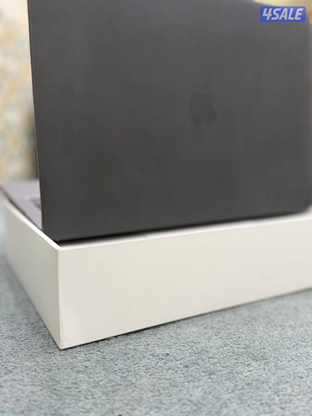 ماك بوك اير M15