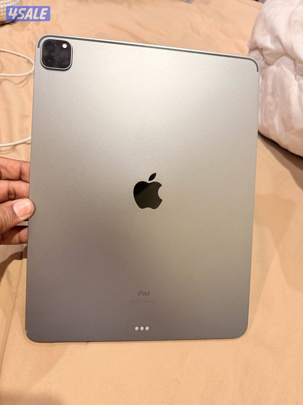iPad Pro 4th generation 12.9in 256 GB face id working perfectly6