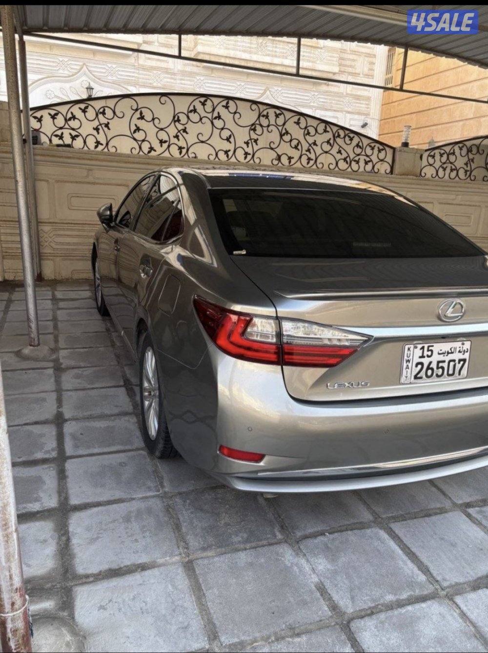 للبيع لكزسES اللون رمادي من داخل تان موديل 2018 حجم 250 بحاله ممتازه0