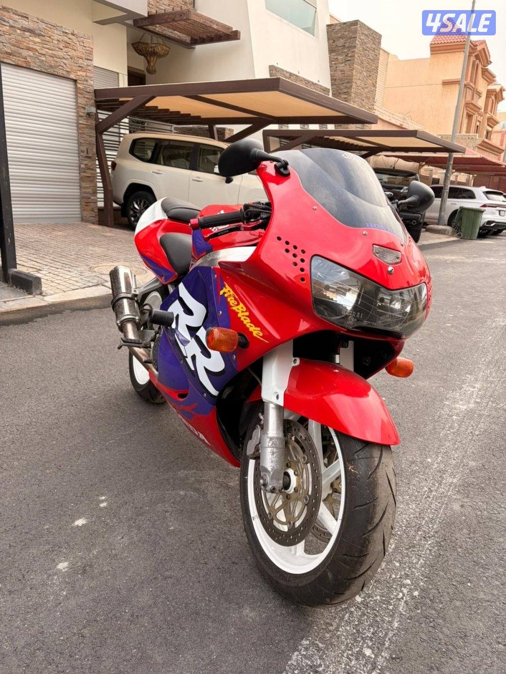 سي بي آر ٩٠٠ للبيع0