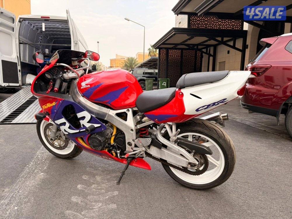 سي بي آر ٩٠٠ للبيع2