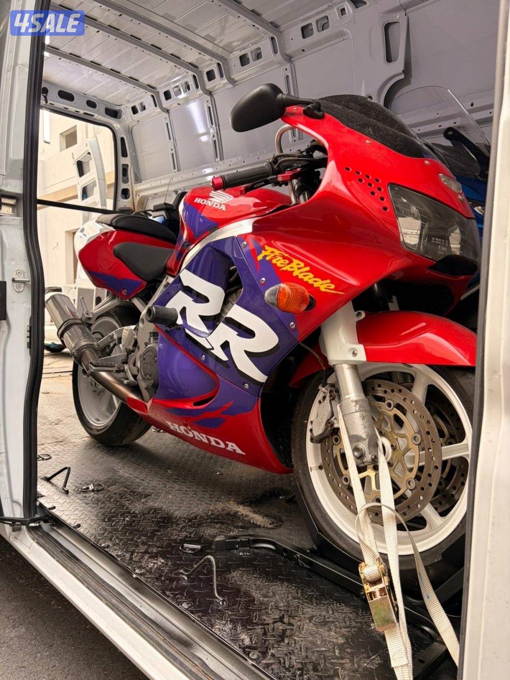 سي بي آر ٩٠٠ للبيع4