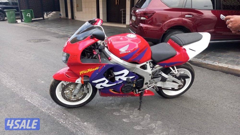 سي بي آر ٩٠٠ للبيع3