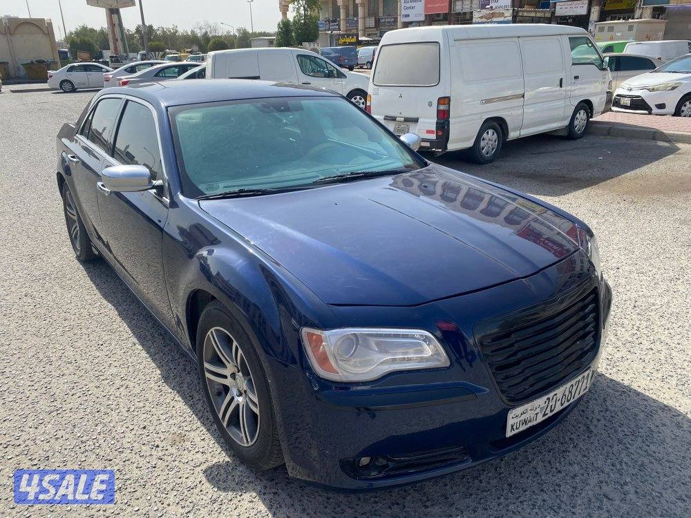 Chrysler 300 model 2013 in good condition sale for 950 k.d1