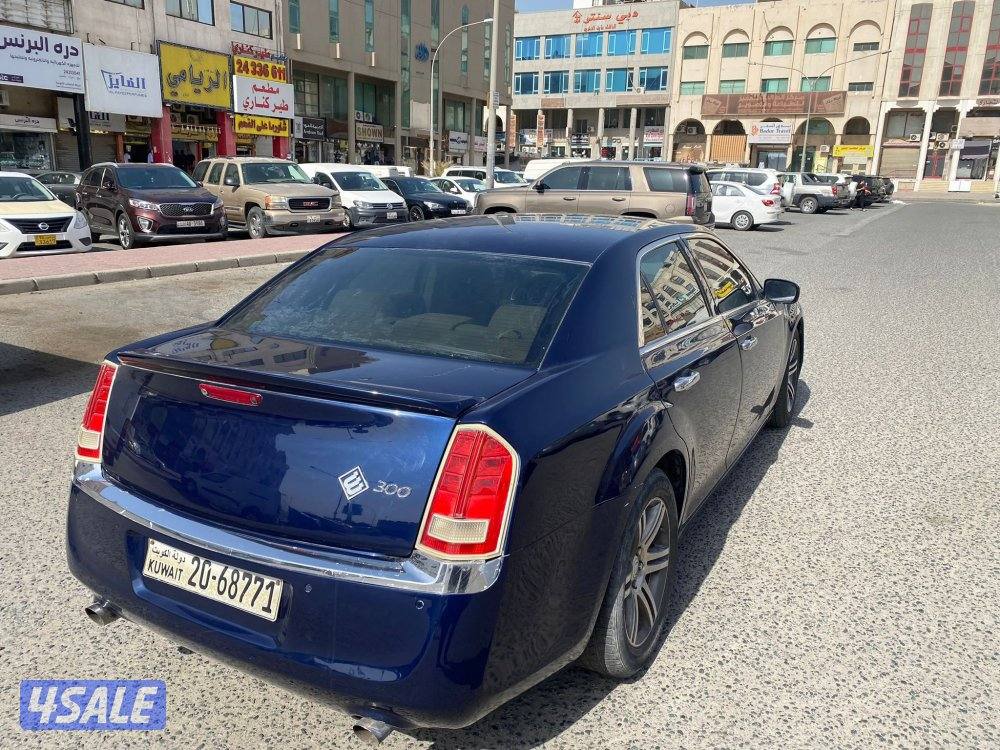 Chrysler 300 model 2013 in good condition sale for 950 k.d3