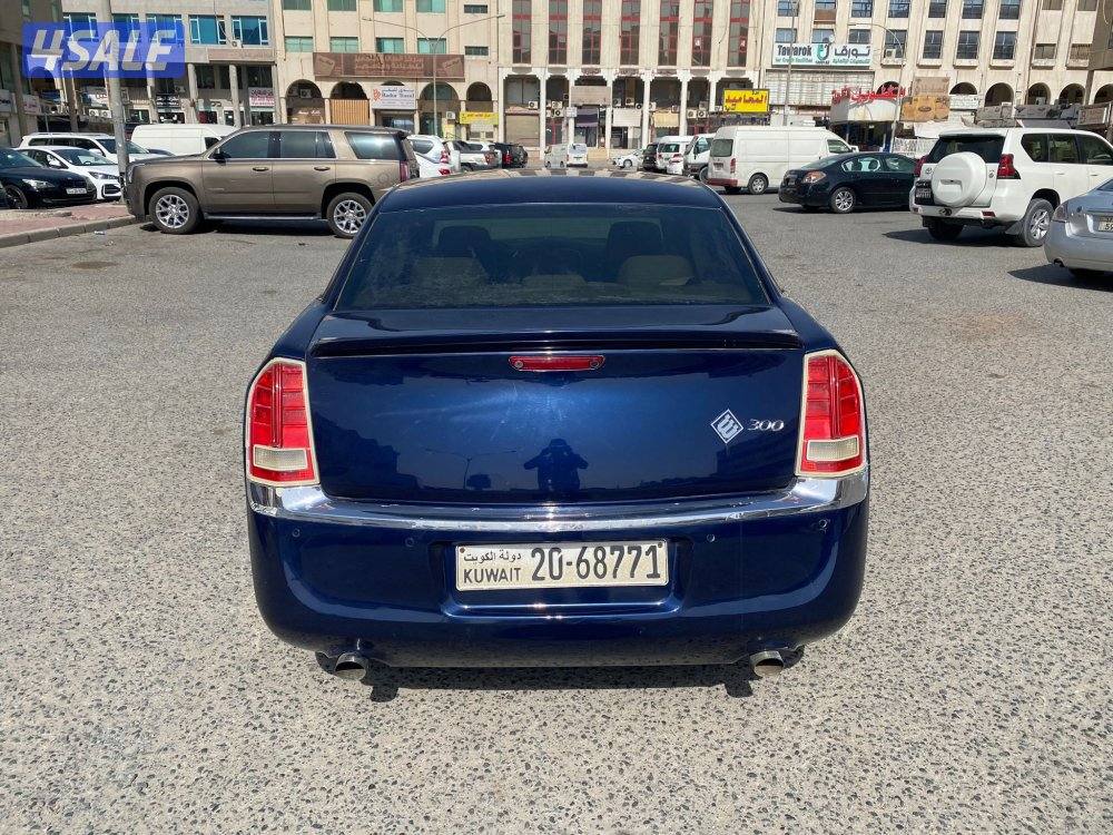 Chrysler 300 model 2013 in good condition sale for 950 k.d4