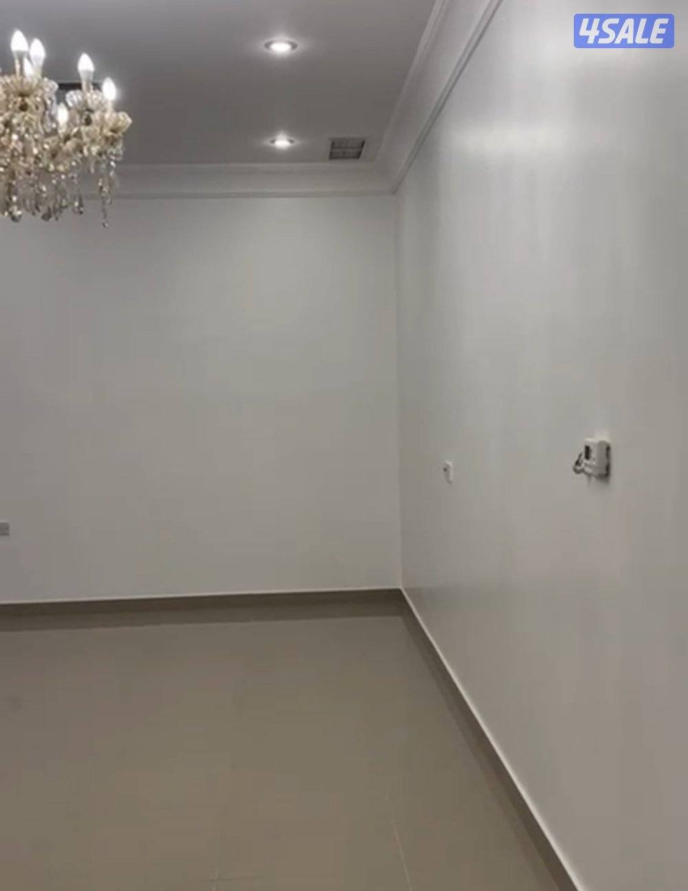 للإيجار من المالك مباشر شقة في السرداب تتكون من 3 غرف نوم وصالة ومطبخ0