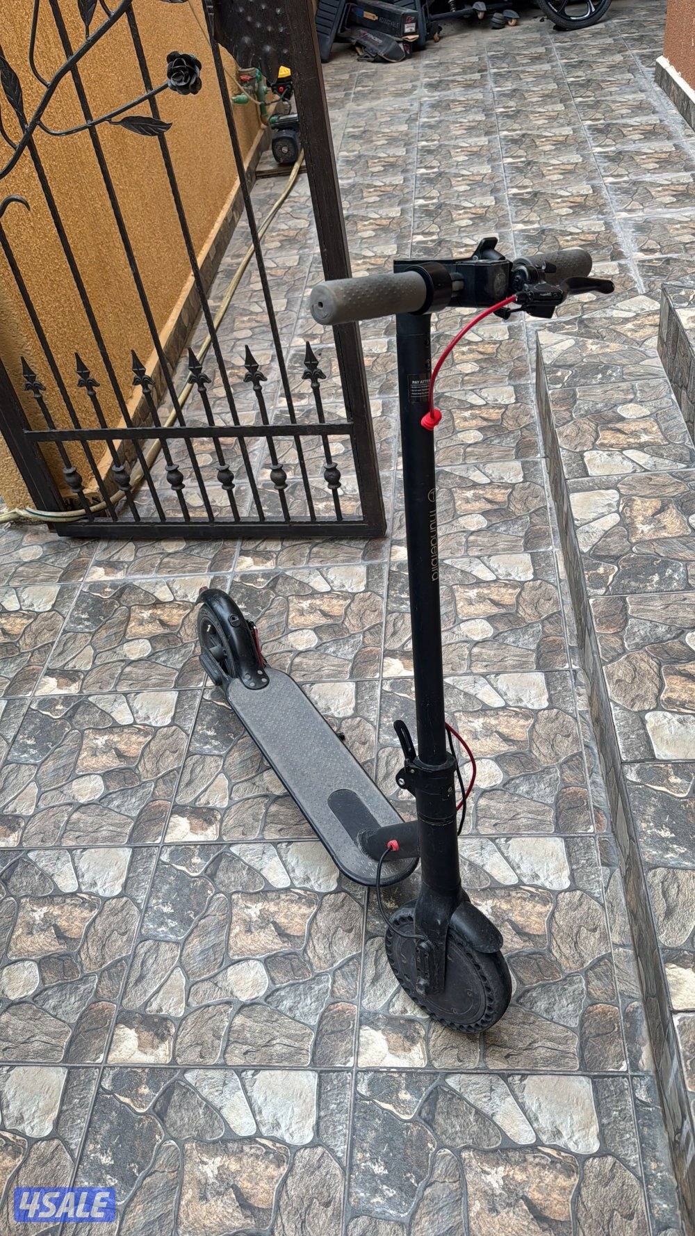 سكوتر مع شحنه  قابل للمساومه1