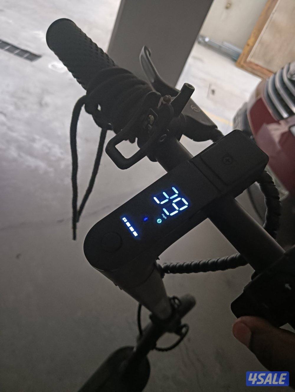 للبيع سكوتر بحالة ممتازة0