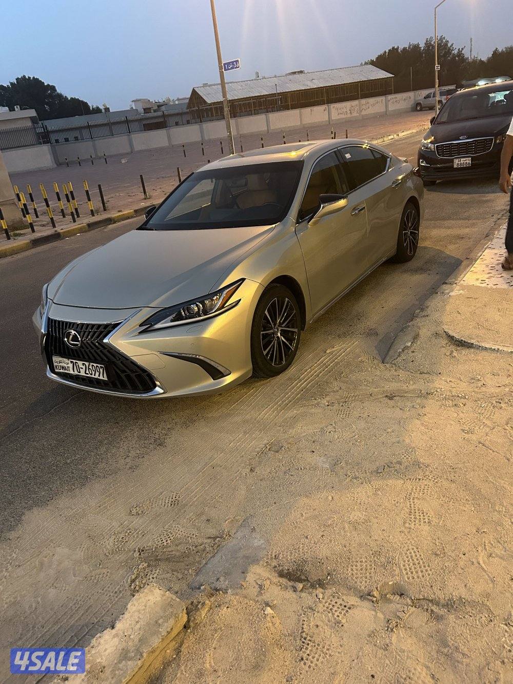 لكزس ذهبي حجم ٢٥٠ صبغ االوكالة وتساب ثلاث خمسات واحد ثمانيه ثلاث اصفار0