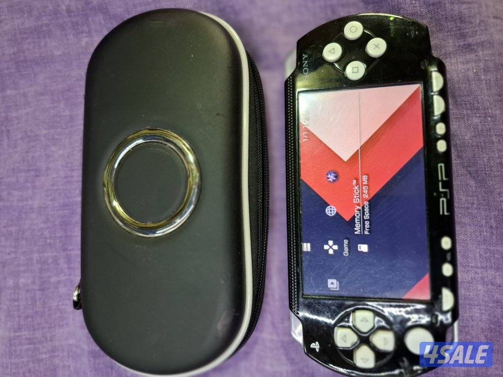 PSP SONY P1000 MODEL.BLACK& WHITE COLOR 8GB SD CARD 50GAMES0