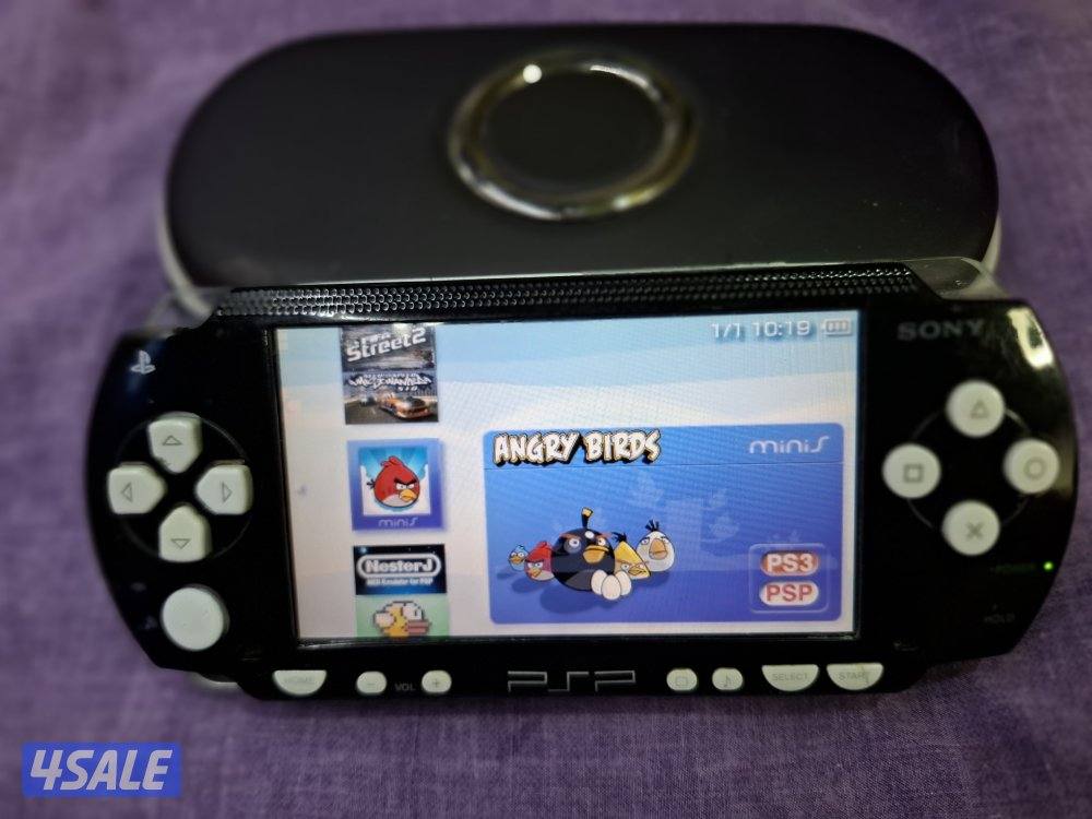 PSP SONY P1000 MODEL.BLACK& WHITE COLOR 8GB SD CARD 50GAMES10
