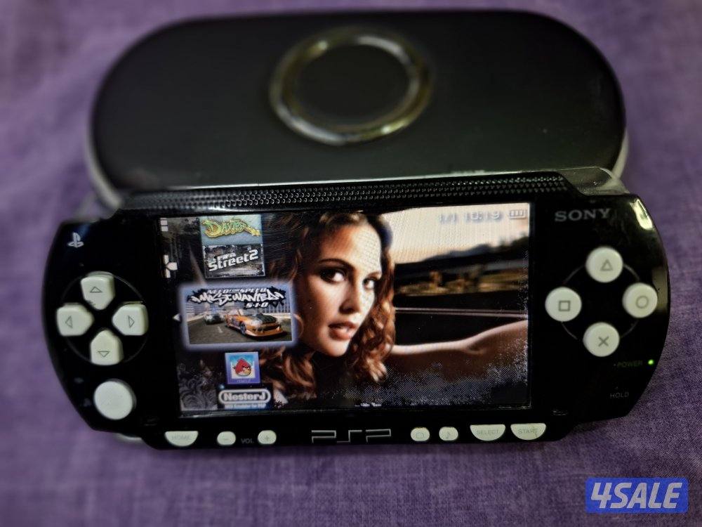 PSP SONY P1000 MODEL.BLACK& WHITE COLOR 8GB SD CARD 50GAMES11