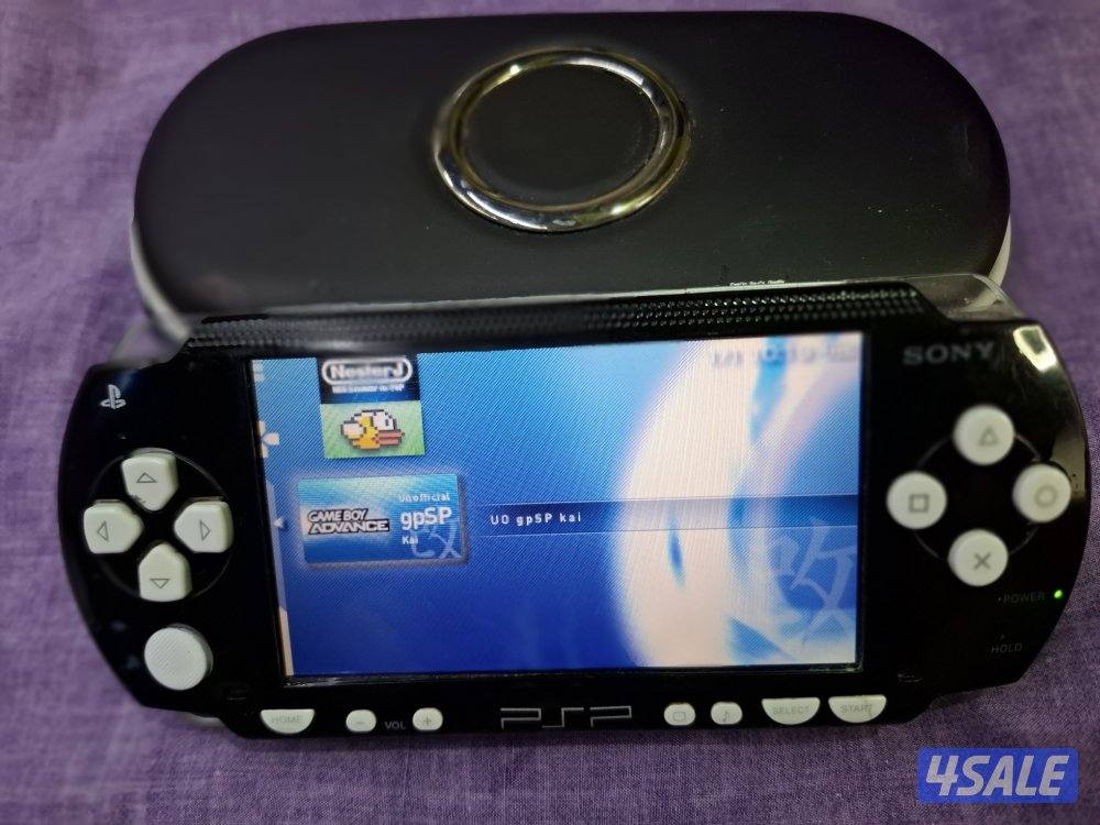 PSP SONY P1000 MODEL.BLACK& WHITE COLOR 8GB SD CARD 50GAMES12