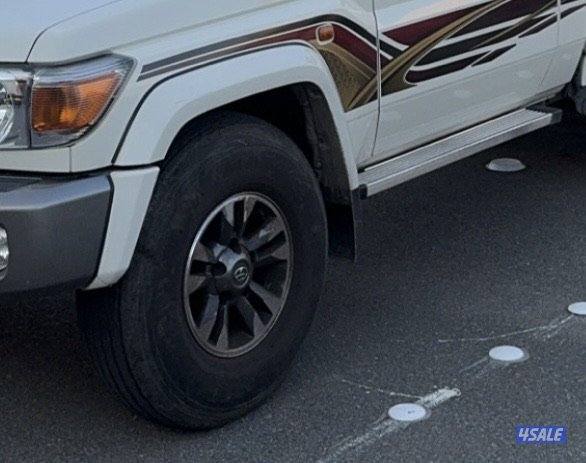 للبيع اربع رنقات قبعة مقاس 16 شرط النظافه ،، السعر 1001