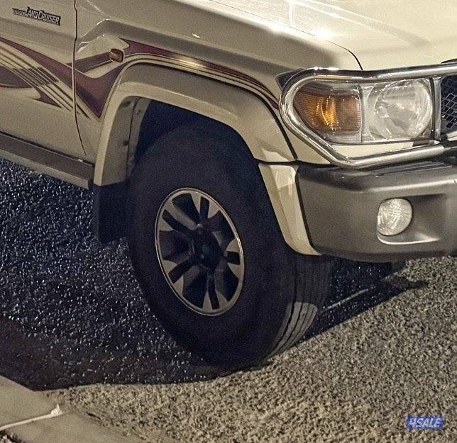 للبيع اربع رنقات قبعة مقاس 16 شرط النظافه ،، السعر 1000